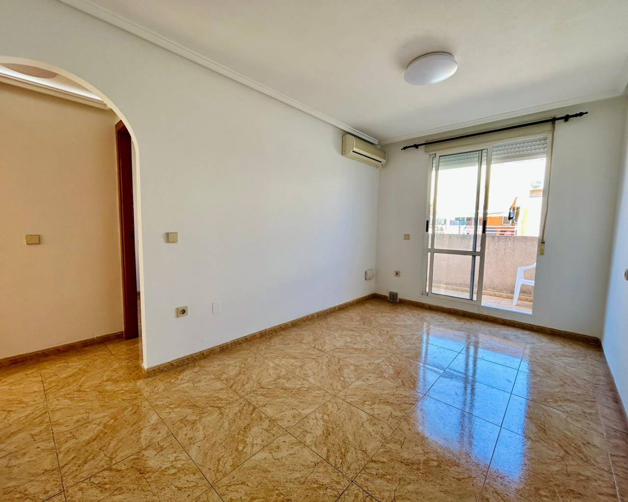 - APARTAMENTO - Venta - Torrevieja Centro - Torrevieja