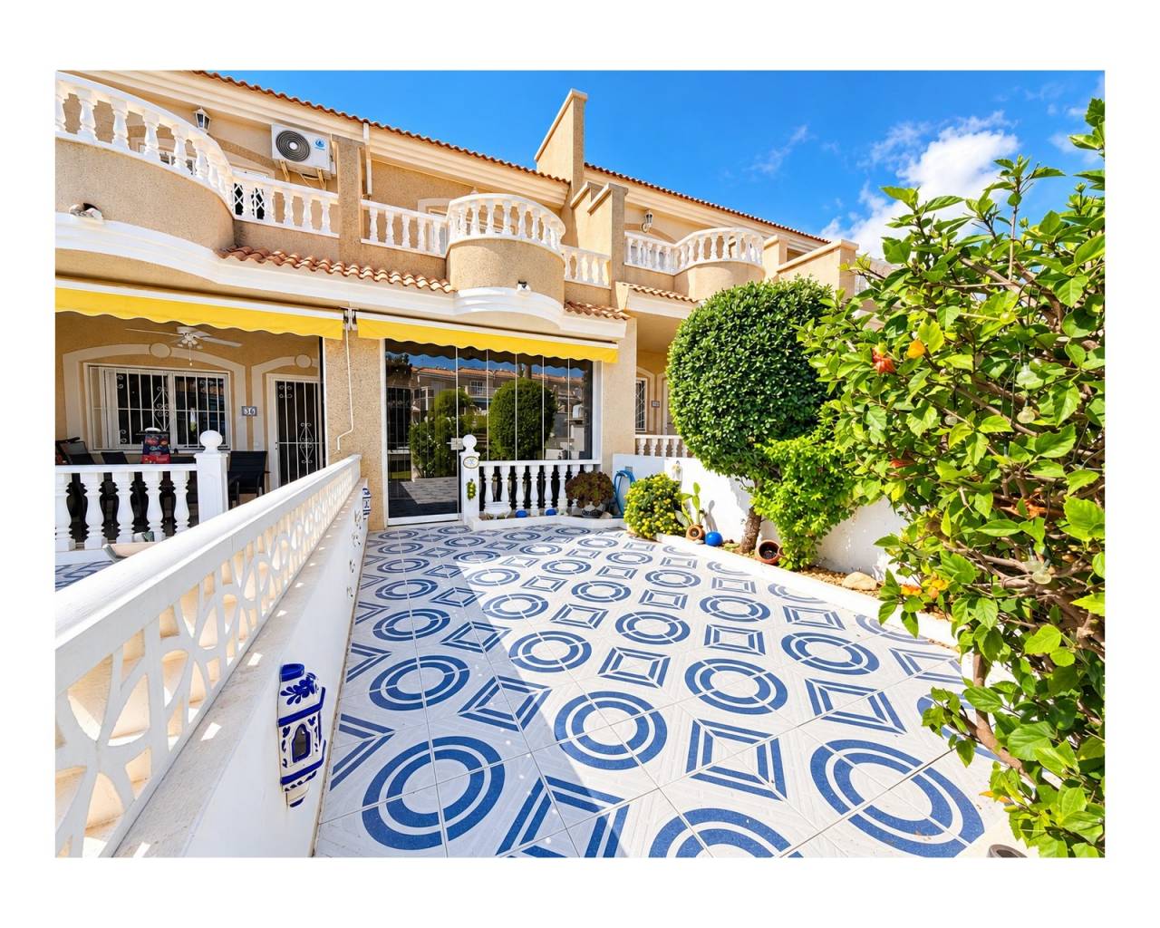 ДОМ РЯДОВОЙ ЗАСТРОЙКИ - Resale - Ciudad Quesada - Ciudad Quesada