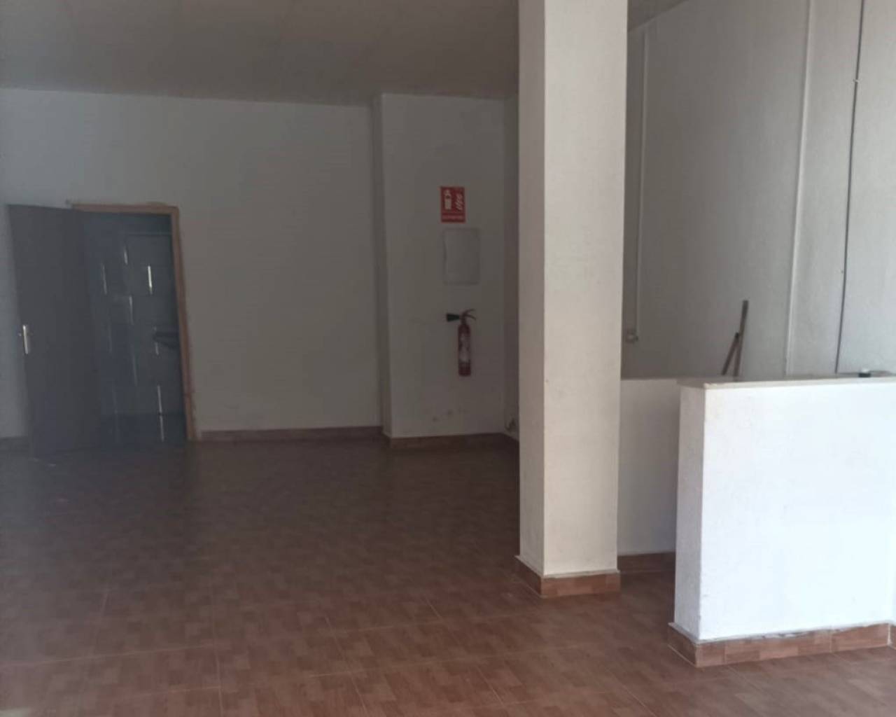 - LOCAUX COMMERCIAUX - Resale - Torrevieja Centro - Torrevieja