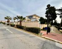 Resale - Chalet - Torrevieja - La Mata