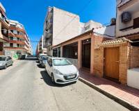 Resale - Chalet - Torrevieja - Playa de los Locos