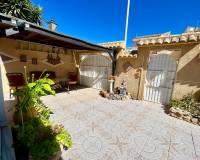 Resale - Chalet - Torrevieja - Urbanización San Luis