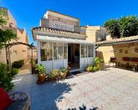 Resale - Chalet - Torrevieja - Urbanización San Luis