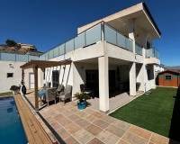 Resale - Detached House / Villa - Cox