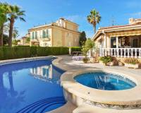 Resale - villa - Cabo Roig - MUY CERCA DE LA PLAYA