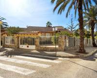 Resale - villa - Cabo Roig - MUY CERCA DE LA PLAYA