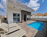 Resale - villa - Orihuela Costa - Villamartín