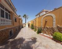 Resale - villa - Torrevieja - Aguas Nuevas