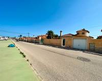 Resale - - VILLA - Torrevieja - Urbanización San Luis