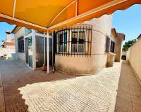Resale - - VILLA - Torrevieja - Urbanización San Luis