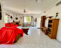 Resale - - VILLA - Torrevieja - Urbanización San Luis