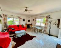Resale - - VILLA - Torrevieja - Urbanización San Luis
