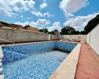 Resale - - VILLA - Torrevieja - Urbanización San Luis