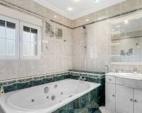 Resale - villa - Torrevieja