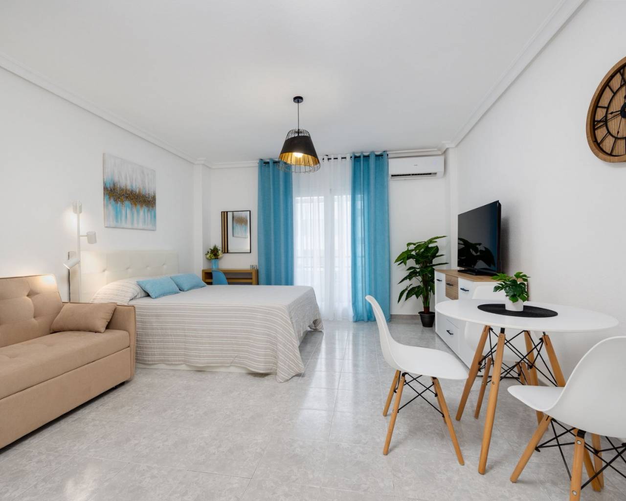 studio - Venta - Torrevieja - { 041 }