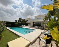 Venta - Villa independiente - Los Montesinos - La Herrada