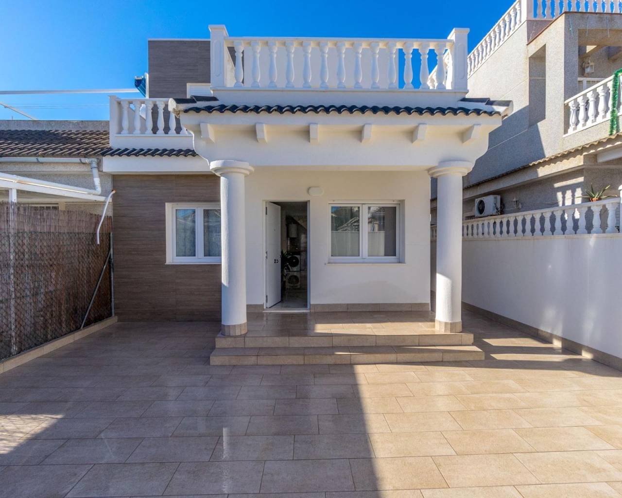 villa - Resale - Torrevieja - UI-76154